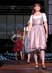 Angermaier Trachtenmodenschau (©Foto: Martin Schmitz)